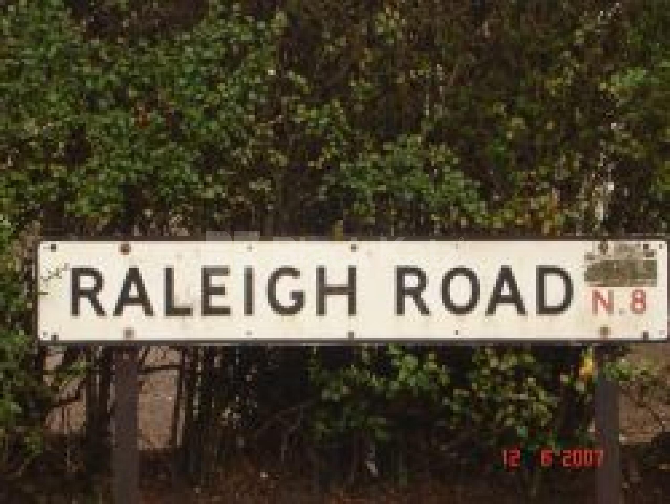 			LET!, Studio Apartment, 1 bath, 1 reception Studio			 Raleigh Road, TURNPIKE LANE N8